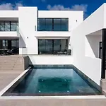 Exclusive 6 Bedrooms In Lanzarote - Ocean & Volcano Views, Private Pool, Jacuzzi & Gym ヴィラ *