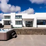 Exclusive 6 Bedrooms In Lanzarote - Ocean & Volcano Views, Private Pool, Jacuzzi & Gym Mácher