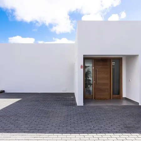 Villa Exclusive 6 Bedrooms In Lanzarote - Ocean & Volcano Views, Private Pool, Jacuzzi & Gym