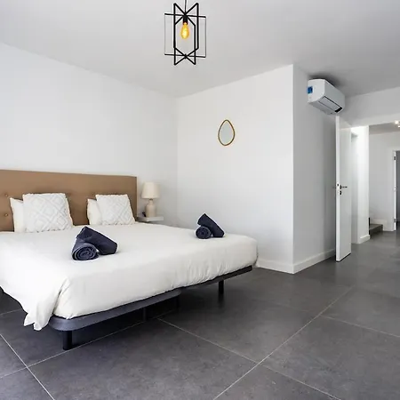 Vila Exclusive 6 Bedrooms In Lanzarote - Ocean & Volcano Views, Private Pool, Jacuzzi & Gym
