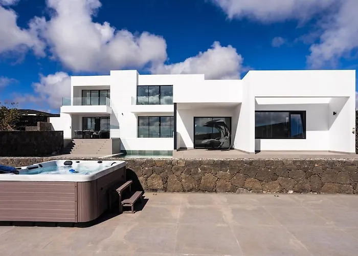 Exclusive 6 Bedrooms In Lanzarote - Ocean & Volcano Views, Private Pool, Jacuzzi & Gym Mácher