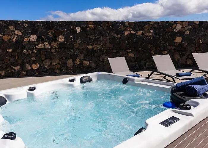 Villa Exclusive 6 Bedrooms In Lanzarote - Ocean & Volcano Views, Private Pool, Jacuzzi & Gym *