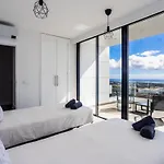 Exclusive 6 Bedrooms In Lanzarote - Ocean & Volcano Views, Private Pool, Jacuzzi & Gym Willa Mácher