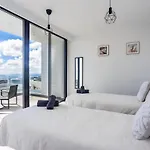 Exclusive 6 Bedrooms In Lanzarote - Ocean & Volcano Views, Private Pool, Jacuzzi & Gym Willa Mácher