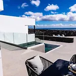 Willa Exclusive 6 Bedrooms In Lanzarote - Ocean & Volcano Views, Private Pool, Jacuzzi & Gym