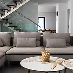 Willa Exclusive 6 Bedrooms In Lanzarote - Ocean & Volcano Views, Private Pool, Jacuzzi & Gym