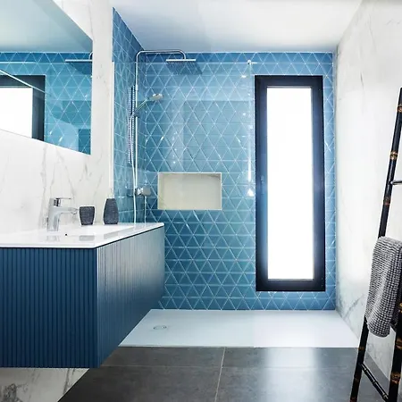 Willa Exclusive 6 Bedrooms In Lanzarote - Ocean & Volcano Views, Private Pool, Jacuzzi & Gym