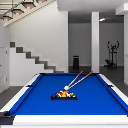 Willa Exclusive 6 Bedrooms In Lanzarote - Ocean & Volcano Views, Private Pool, Jacuzzi & Gym *