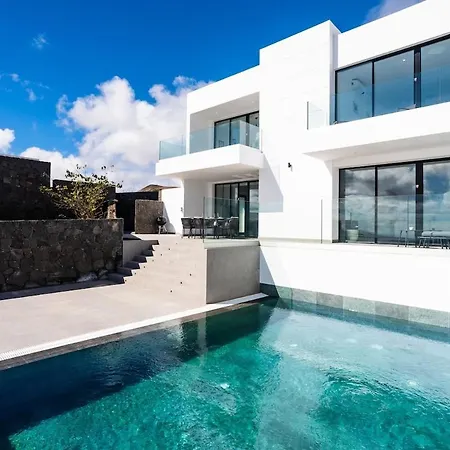 Вилла Exclusive 6 Bedrooms In Lanzarote - Ocean & Volcano Views, Private Pool, Jacuzzi & Gym