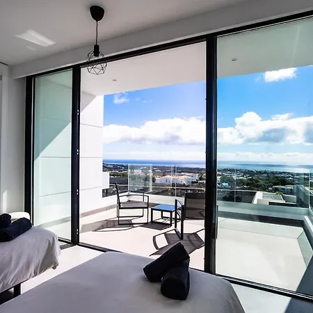 Willa Exclusive 6 Bedrooms In Lanzarote - Ocean & Volcano Views, Private Pool, Jacuzzi & Gym *