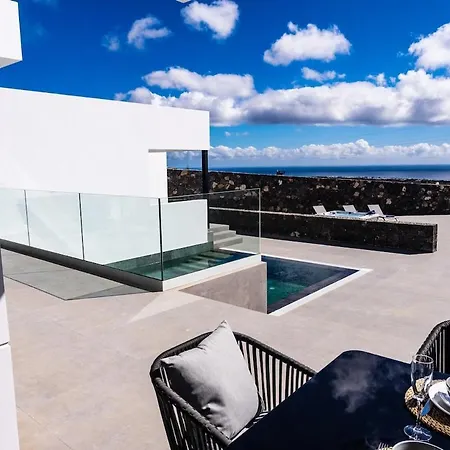 Willa Exclusive 6 Bedrooms In Lanzarote - Ocean & Volcano Views, Private Pool, Jacuzzi & Gym