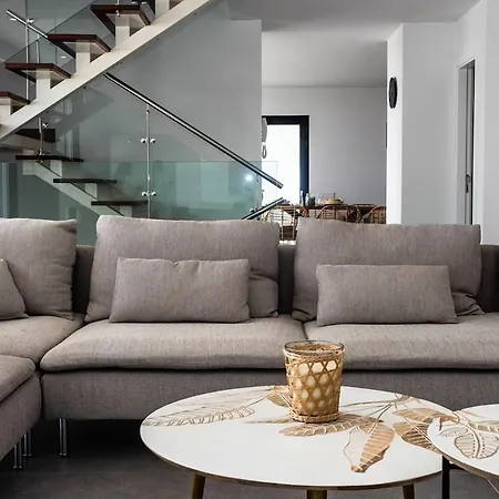 Willa Exclusive 6 Bedrooms In Lanzarote - Ocean & Volcano Views, Private Pool, Jacuzzi & Gym