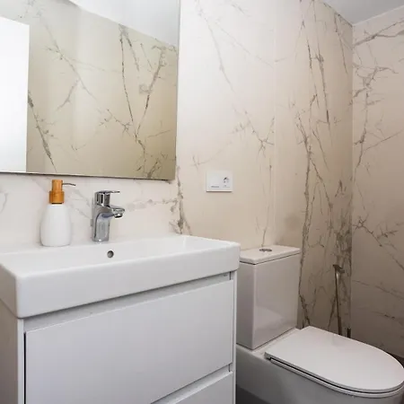 Willa Exclusive 6 Bedrooms In Lanzarote - Ocean & Volcano Views, Private Pool, Jacuzzi & Gym *