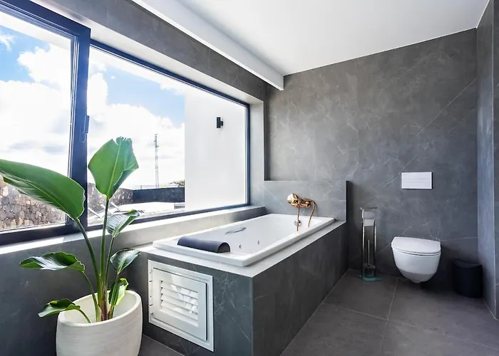 Exclusive 6 Bedrooms In Lanzarote - Ocean & Volcano Views, Private Pool, Jacuzzi & Gym 别墅 *