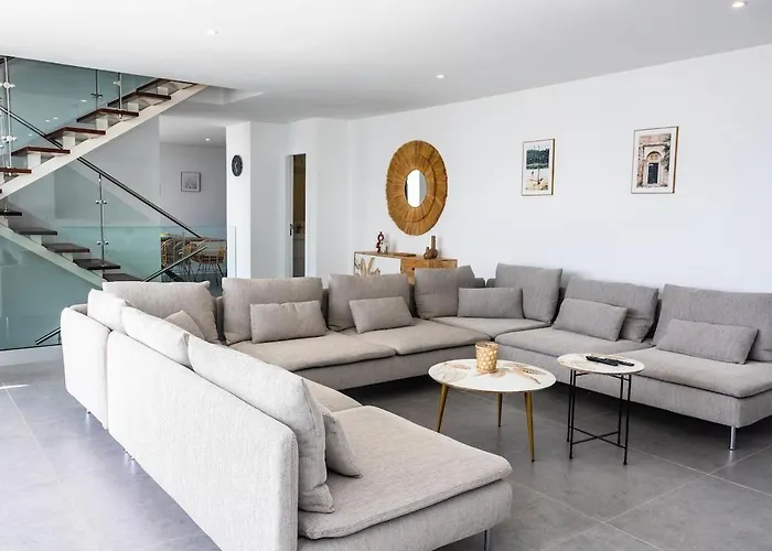 Exclusive 6 Bedrooms In Lanzarote - Ocean & Volcano Views, Private Pool, Jacuzzi & Gym וילה *