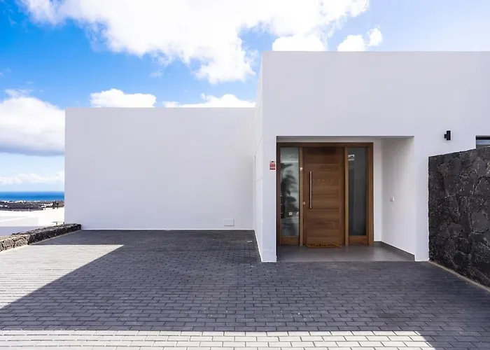 וילה Exclusive 6 Bedrooms In Lanzarote - Ocean & Volcano Views, Private Pool, Jacuzzi & Gym