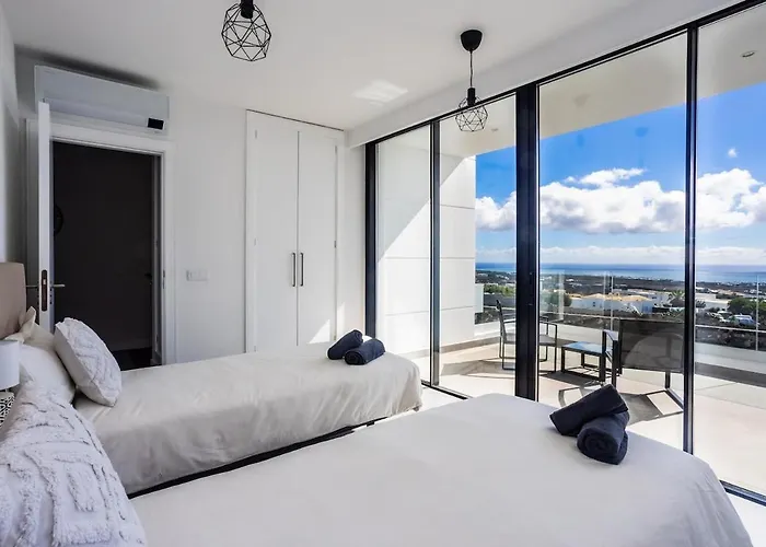 Exclusive 6 Bedrooms In Lanzarote - Ocean & Volcano Views, Private Pool, Jacuzzi & Gym וילה Mácher