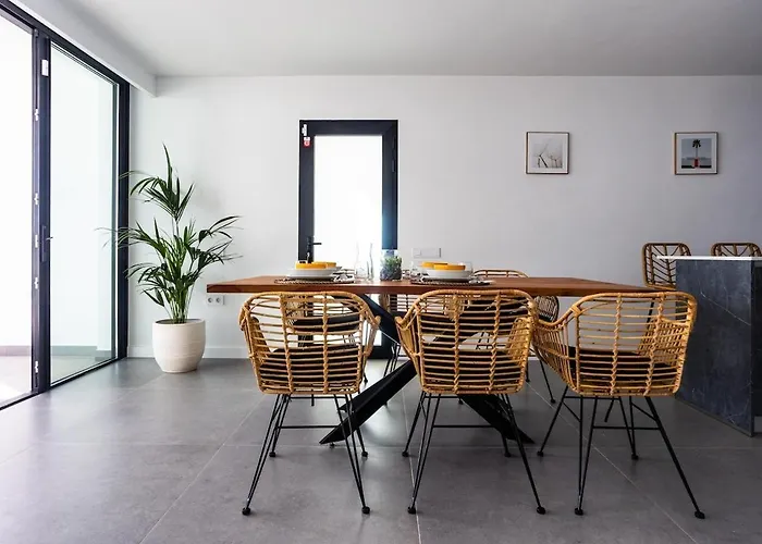 Exclusive 6 Bedrooms In Lanzarote - Ocean & Volcano Views, Private Pool, Jacuzzi & Gym וילה *