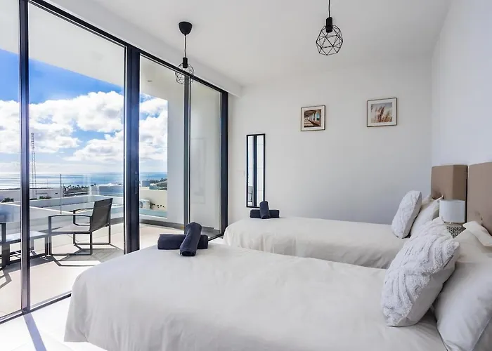 Exclusive 6 Bedrooms In Lanzarote - Ocean & Volcano Views, Private Pool, Jacuzzi & Gym וילה Mácher