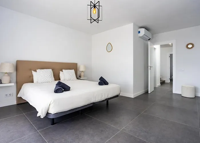 וילה Exclusive 6 Bedrooms In Lanzarote - Ocean & Volcano Views, Private Pool, Jacuzzi & Gym