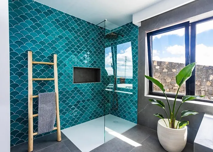 Exclusive 6 Bedrooms In Lanzarote - Ocean & Volcano Views, Private Pool, Jacuzzi & Gym וילה